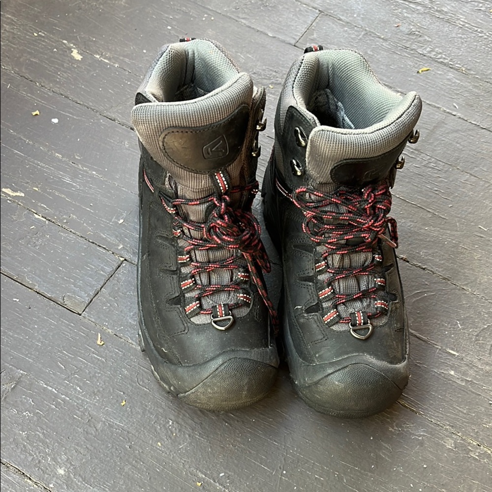 Women's Black Hiking Boots with Red Accents - Outdoor Traction size 7.5